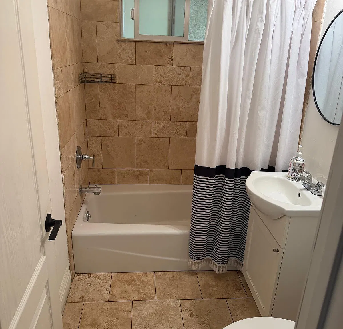 3 bed, 2.5 bath, 1800 sqft, $3,150 — Photo 3