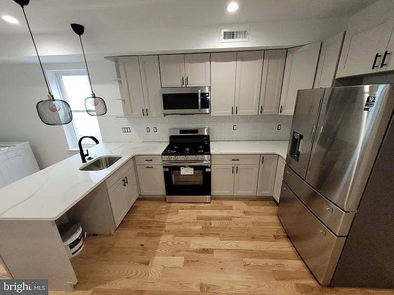 223 E Girard Ave #1R — Photo 1