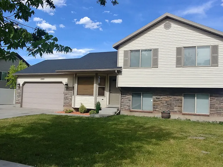 2383 S 1350 W — Photo 2
