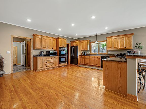 4th image of 3419 Shady Oak Rd