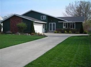 24585 Surrey Cir, Westlake, OH 44145
