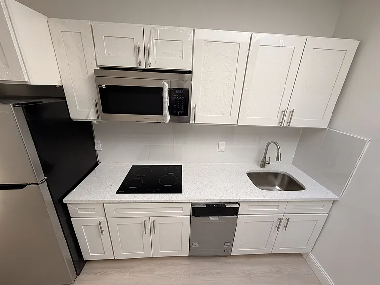 9212 Rockaway Beach Blvd #1 — Photo 4