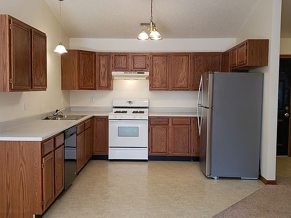 HUGE Kitchen with many cabinets and tons of counter space