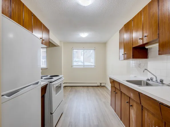 16507 83rd Ave NW, Edmonton, AB T5R 3V8