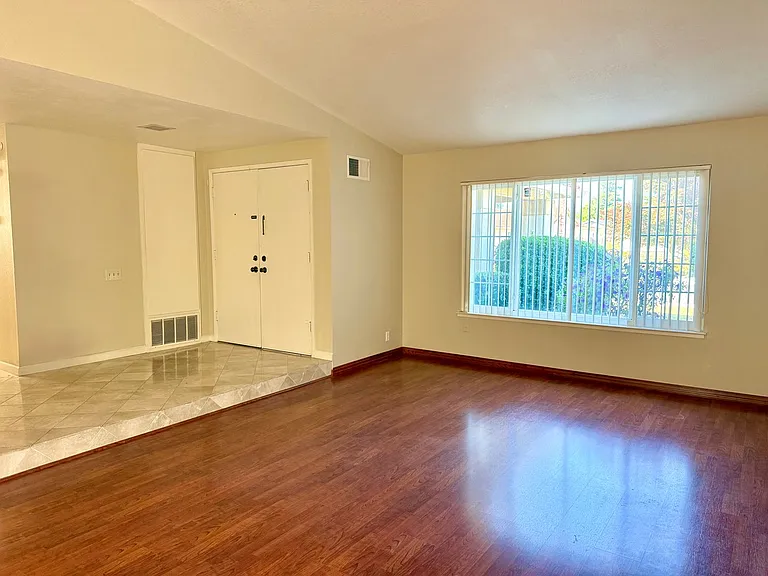 5007 Anaheim Loop — Photo 3