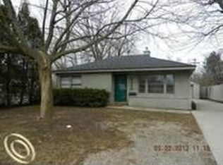8340 Macomb St, Grosse Ile, MI 48138