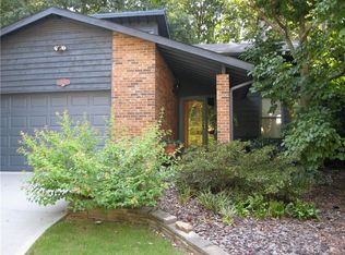 220 Lakeview Rdg E, Roswell, GA 30076