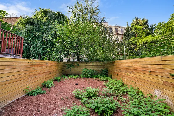 Rented by Real Street Inc | media 27