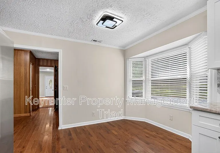 5108 Lakeshore Ct — Photo 15