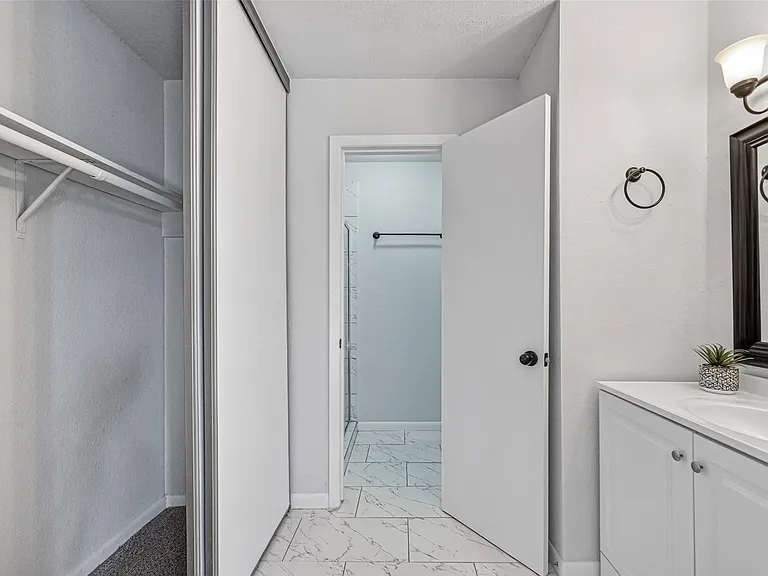 8046 Ellinger Ln — Photo 32