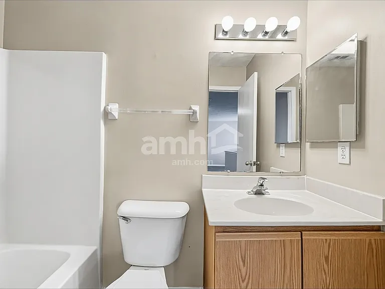 220 Hartford Ct — Photo 14