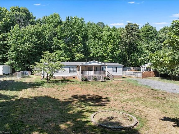 4th image of 199 Sable Ln