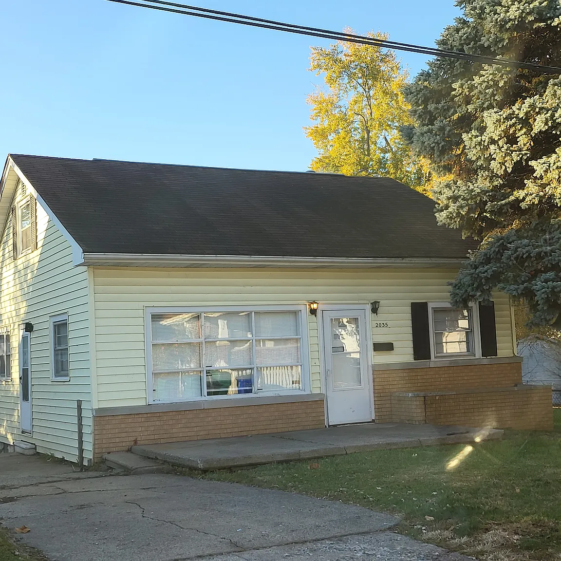 2035 E Lincoln Ave photo 1