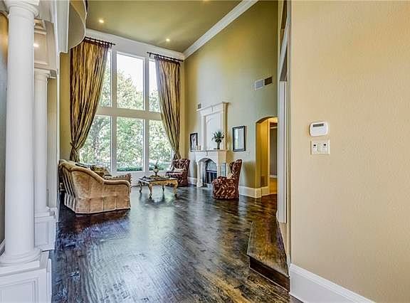 3rd image of 3020 Lake Creek Dr