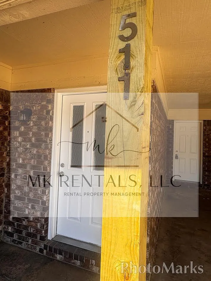 3 bed, $1,500 — Photo 2