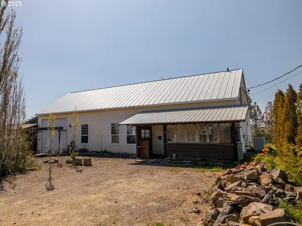 920 Randall Rd, Centerville, WA 98613