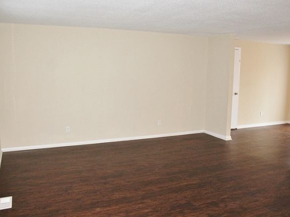 5th image of 131 Fenster Dr