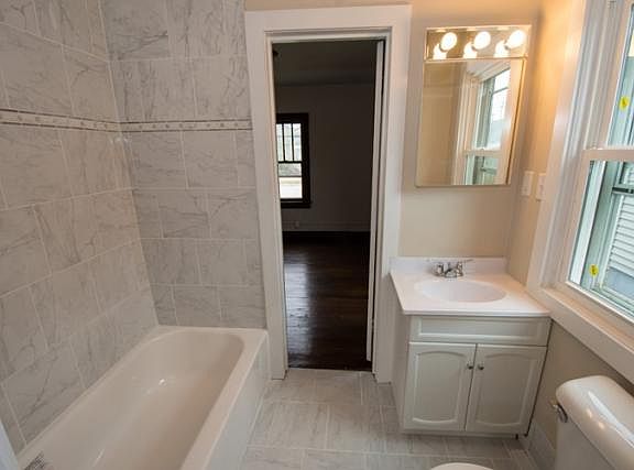 5th image of 1509 E 4th St