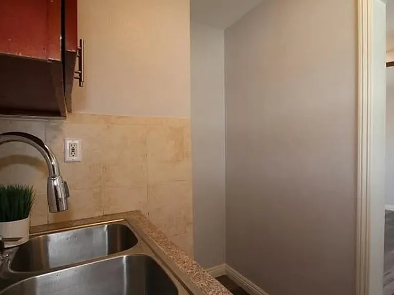 640 N 9th St #3 — Photo 5