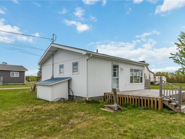 6 Alban Rd, Beaubassin East, NB E4P 6S2