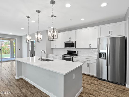14241 E Hub Dr, Vail, AZ 85641