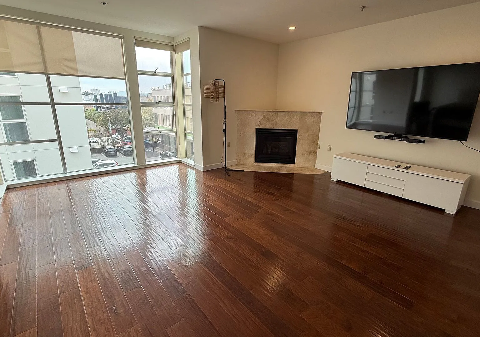Epic REA - Modern 1 BR/1 BA Condo with Parking-Walk to Hayes Street — Photo 2