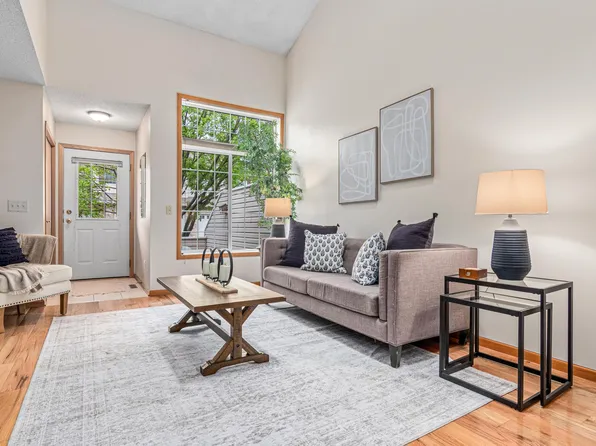 717 Grandview Way, Hudson, WI 54016