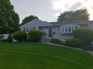 211 Wurz St, Brentwood, NY 11717