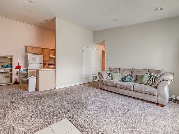 2nd image of 1541 N Riverside Ave