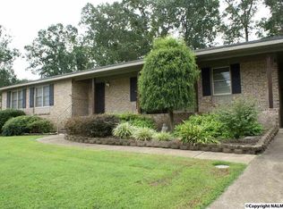 113 Sherwood Dr, Rainbow City, AL 35906