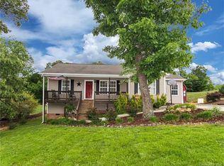 157 Winding Cedar Dr, Statesville, NC 28677
