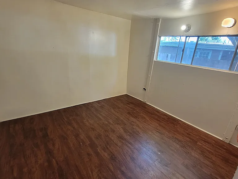 404 S Foote Ave — Photo 7