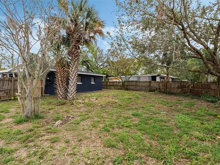 1090 Emerald Dr — Photo 22