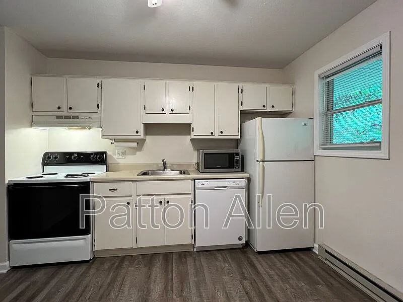 Studio, 1.0 bath, $975 — Photo 3