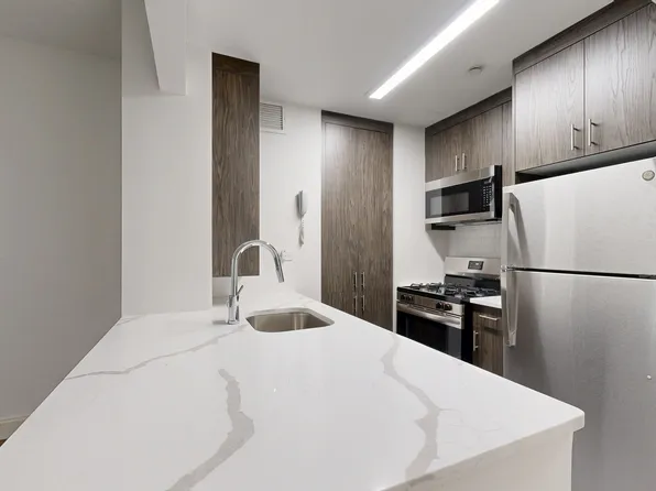 10 Hanover Square image 1 of 9