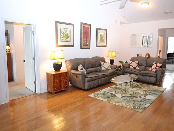 4th image of 628 Shores Blvd