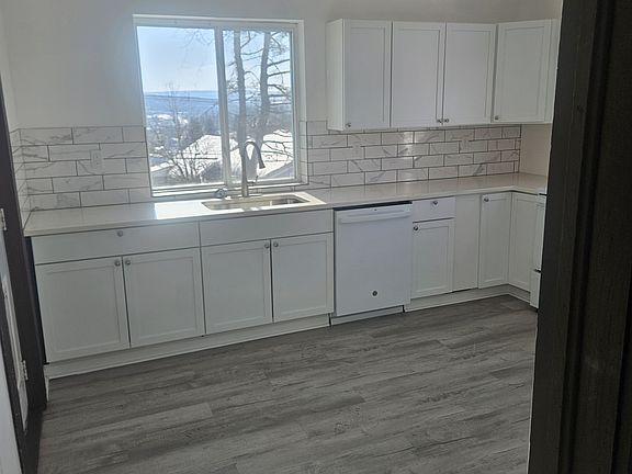 2nd image of 18 Beall St
