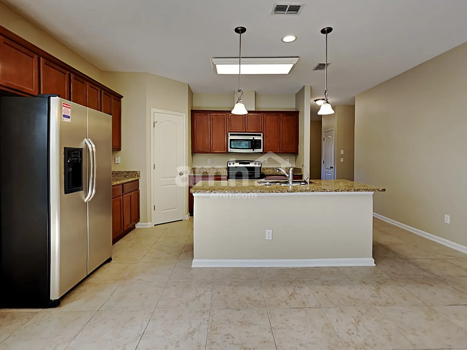 4 bed, 2.0 bath, 2139 sqft, $2,310 — Photo 3