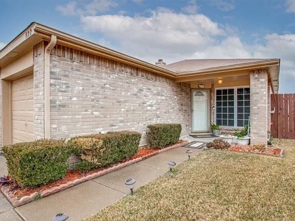 2nd image of 822 Forest Oaks Dr
