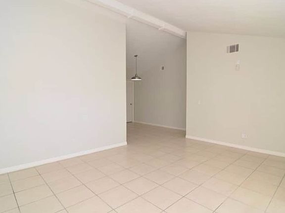 5th image of 10109 Chimney Hill Ct