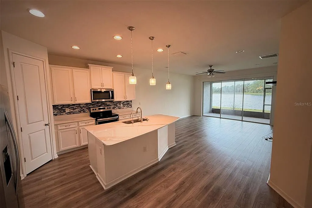 2 bed, 2.0 bath, 1658 sqft, $2,500 — Photo 2