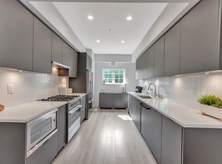 678 Fairview St #207, Coquitlam, BC V3J 0N1