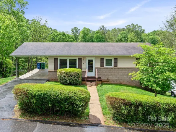 92 Church St, Weaverville, NC 28787