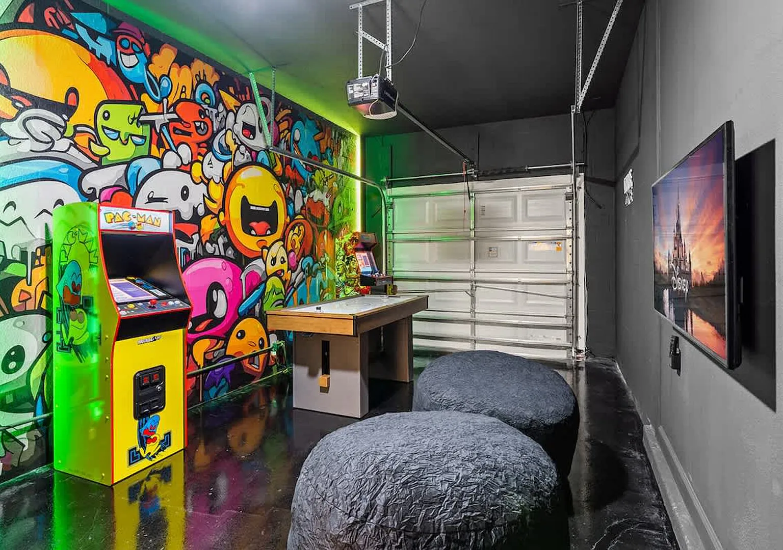 Themed 5 Bedrooms at Storey Lake — Photo 3