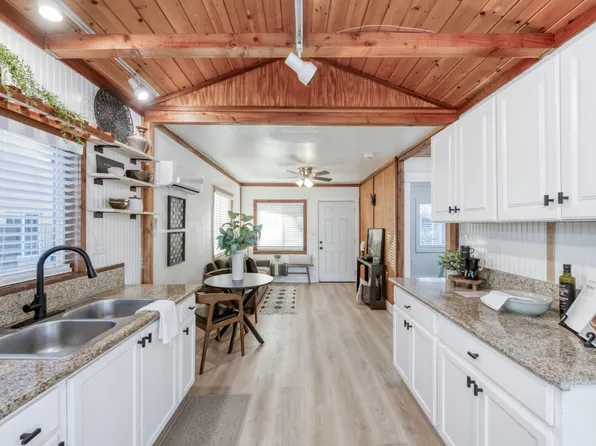 2414 Snyder St, Selma, CA 93662