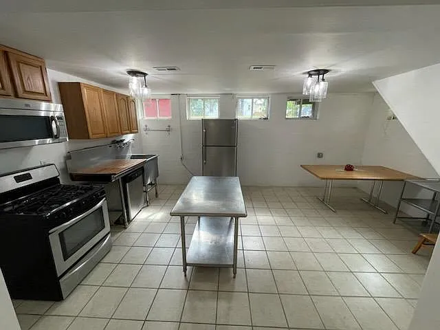 131 Franklin St #1 — Photo 4