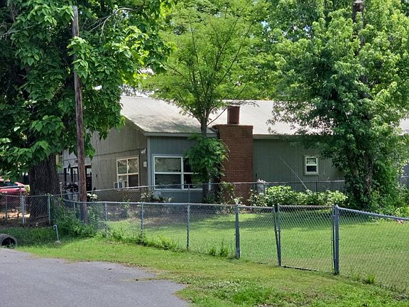 2nd image of 707 Fairfax St