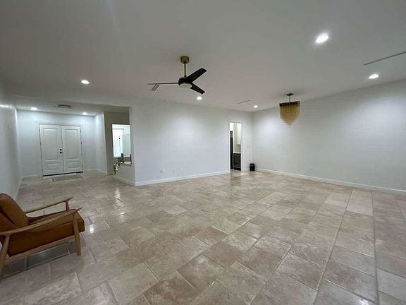 5th image of 2110 Bermuda Dr APT 8