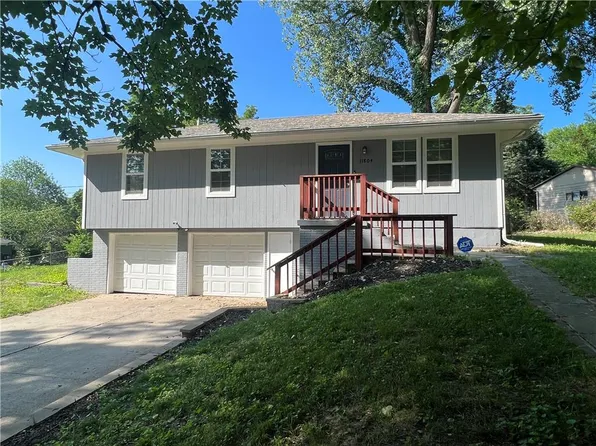 11804 Felton St, Sugar Creek, MO 64054