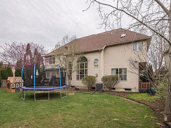 4th image of 3784 Briar Pkwy